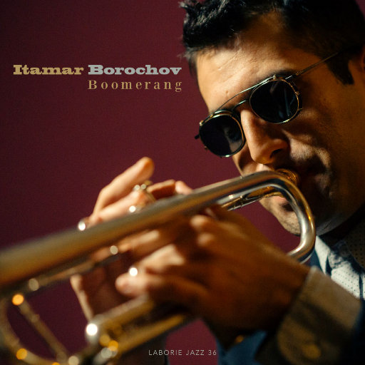 打光屁股从白到红高清视频
